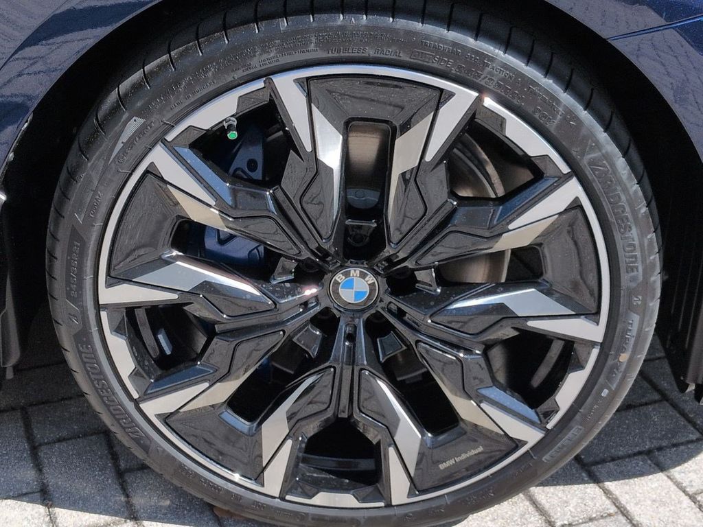 New 2027 Blue BMW 540i xDrive image 11