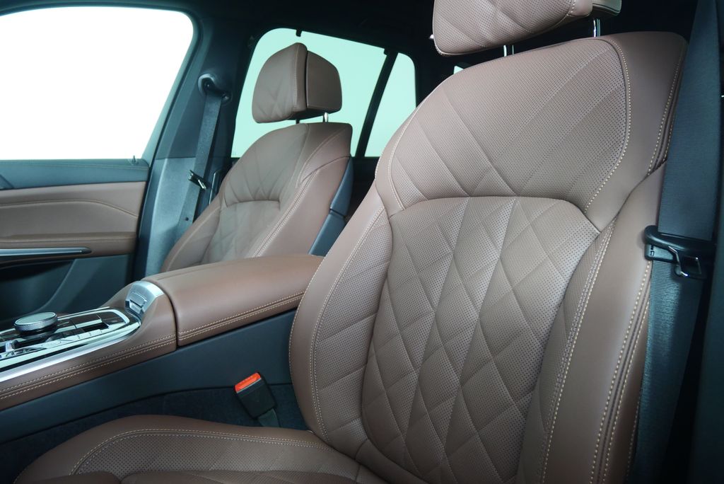 Thumbnail: 2026 BMW X5 - 10