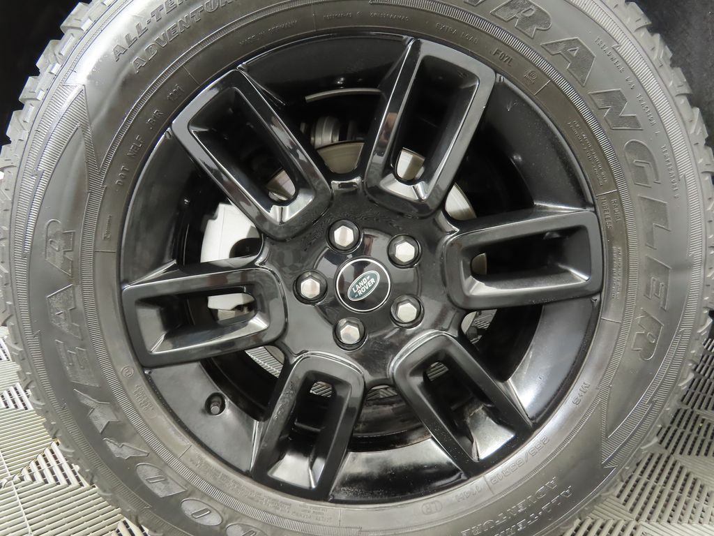 Thumbnail: 2023 Land Rover Defender - 32