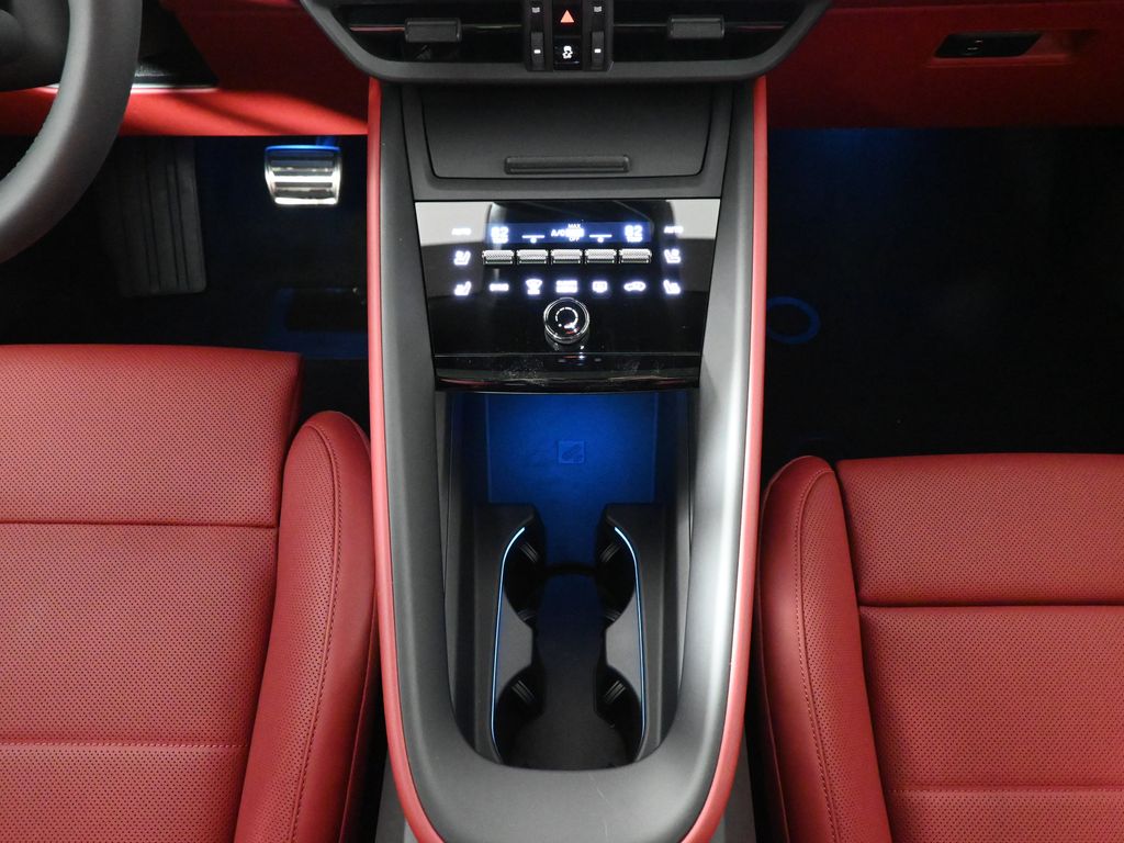 Thumbnail: 2025 Porsche Macan - 28