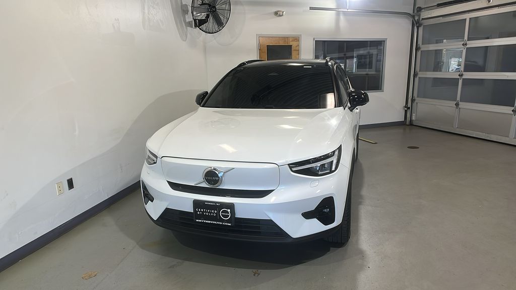 Crystal White 2023 Volvo XC40 Recharge Twin Ultimate eAWD SUV / Crossover All-Wheel Drive 1-Speed Automatic