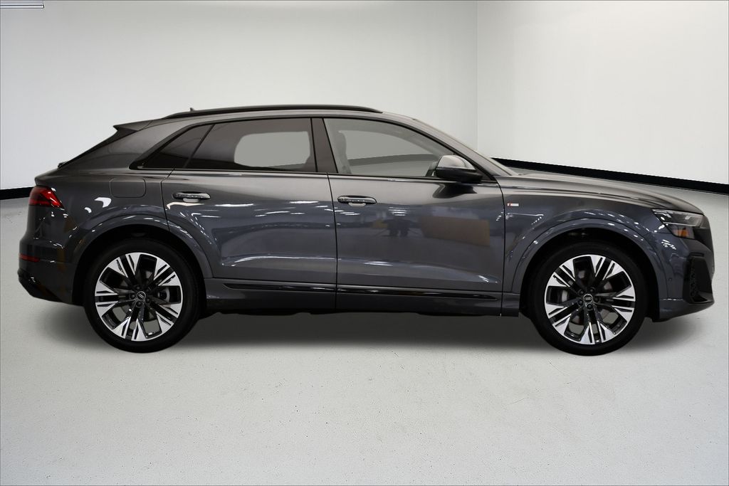 Thumbnail: 2026 Audi Q8 - 6