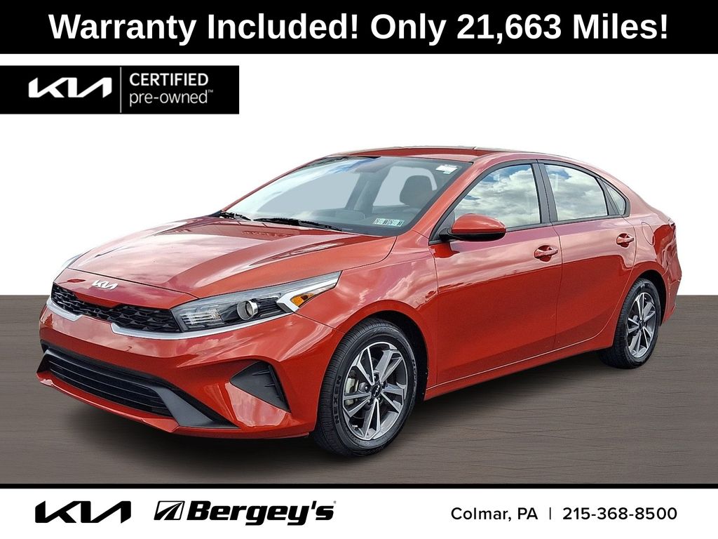 2023 Kia Forte Naranja (Fire Orange) Sedán Tracción delantera Transmisión variable continua