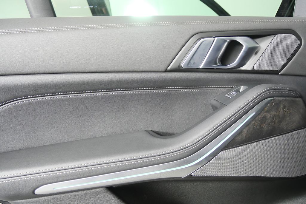 Thumbnail: 2025 BMW X5 - 14