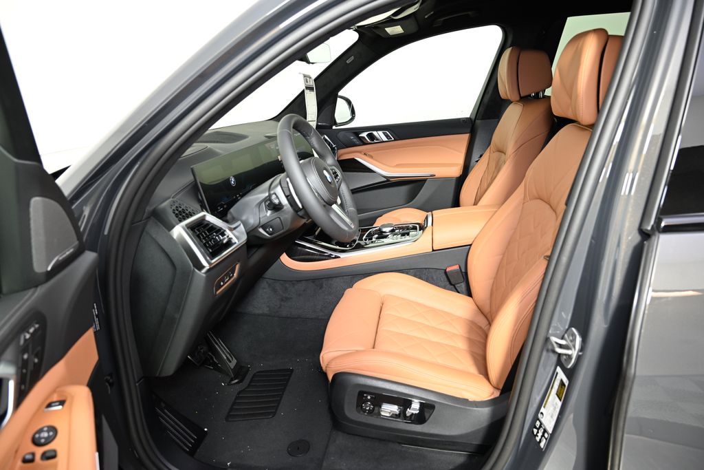 Thumbnail: 2026 BMW X7 - 14