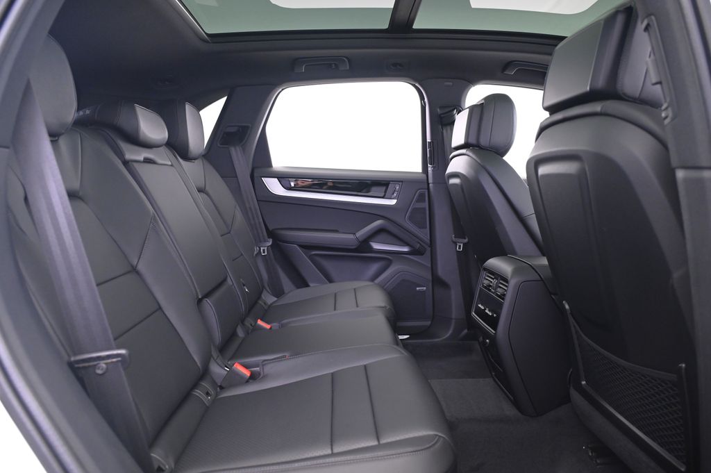 Thumbnail: 2026 Porsche Cayenne - 22