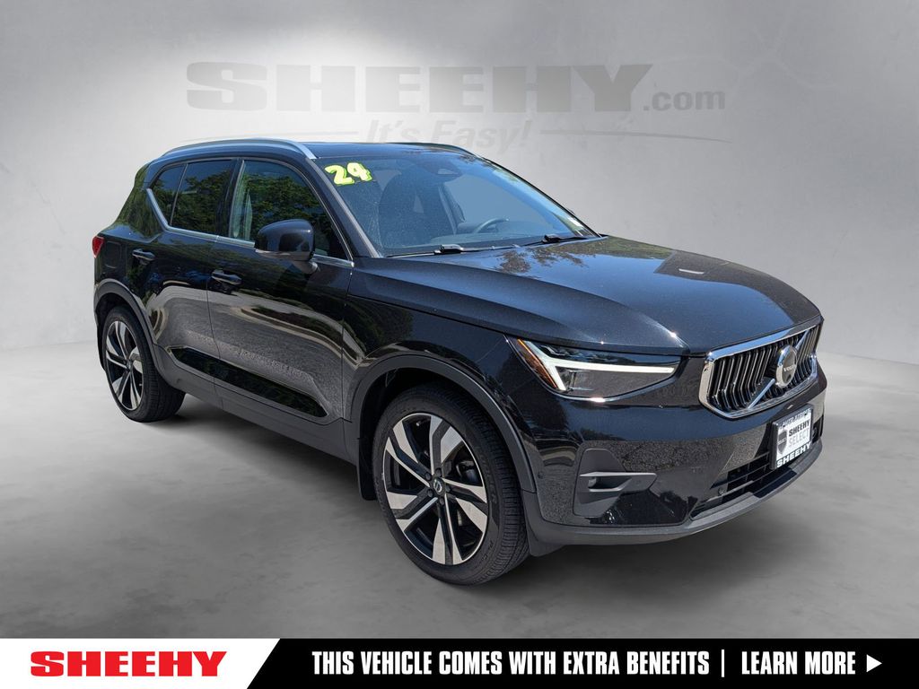 2024 Volvo XC40 B5 Plus Bright Theme