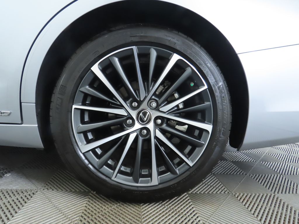 Thumbnail: 2022 Lexus ES - 31