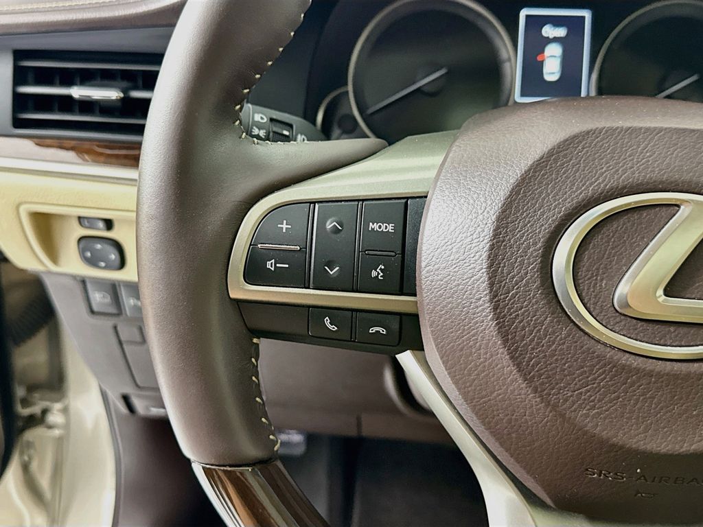 Thumbnail: 2016 Lexus ES - 11