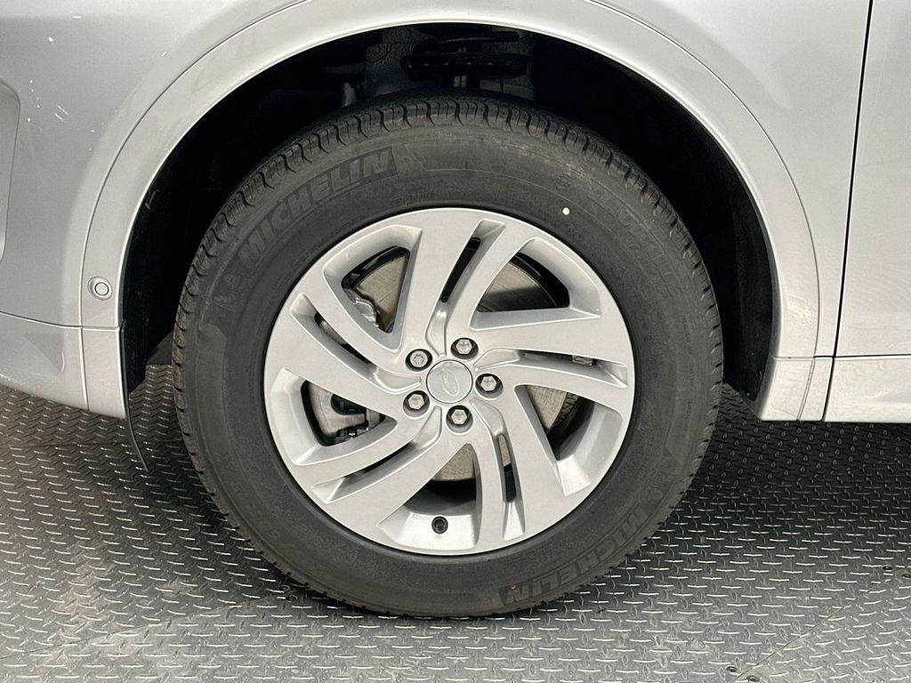 Thumbnail: 2025 Land Rover Discovery Sport - 3