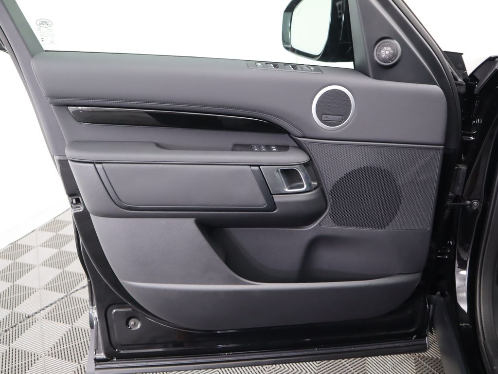 Thumbnail: 2025 Land Rover Discovery - 27