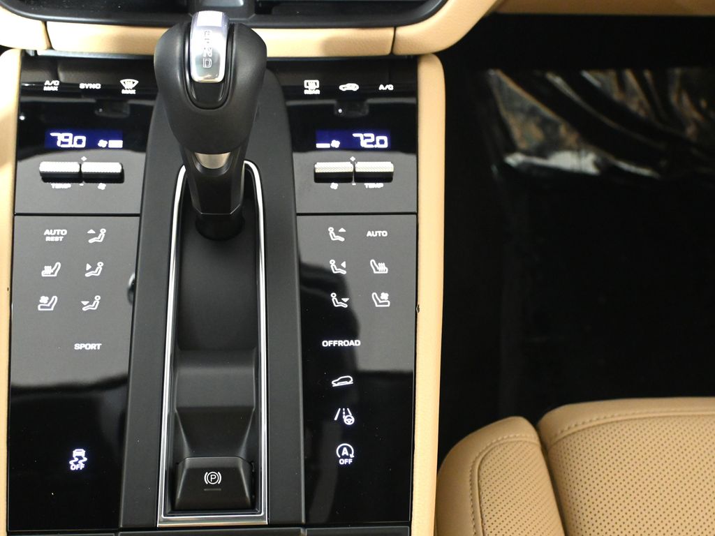 Thumbnail: 2025 Porsche Macan - 26