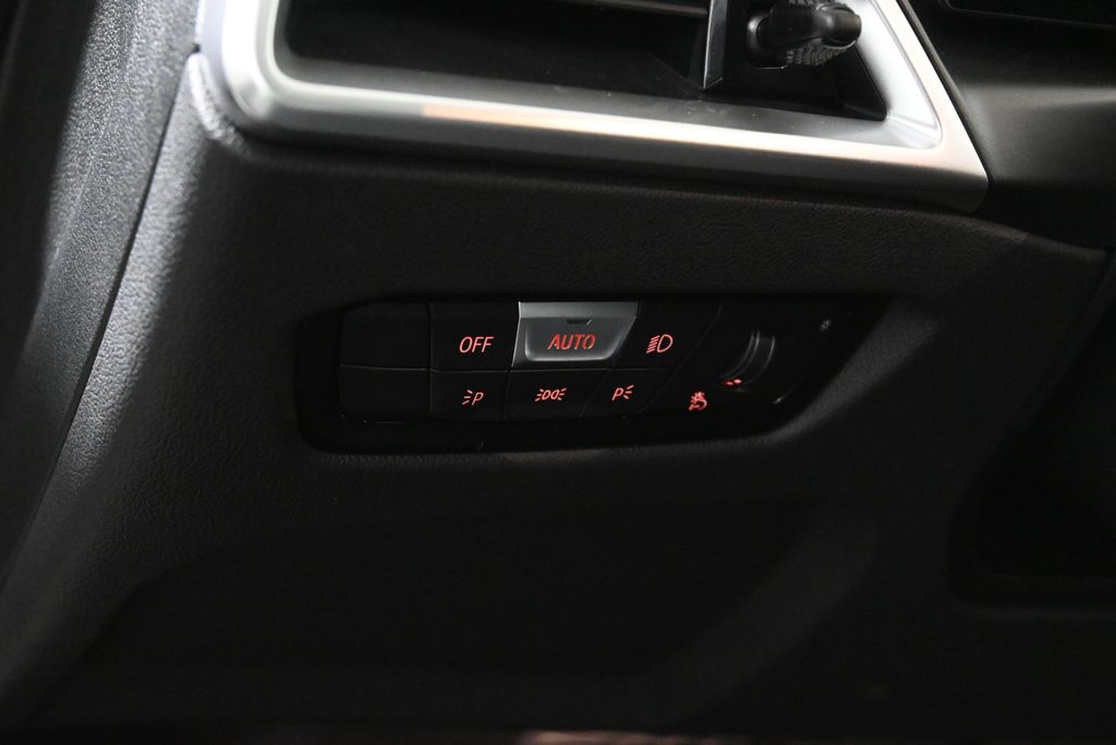 Thumbnail: 2026 BMW 3 Series - 25