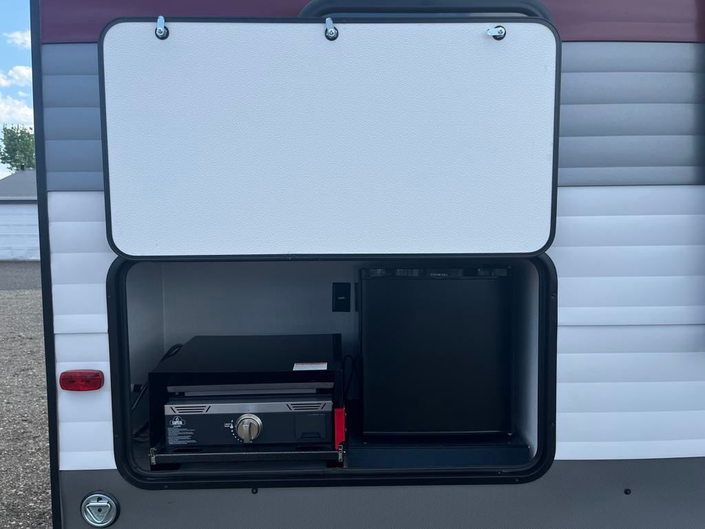 2025 Prime Time Avenger 25 MKB Travel Trailer