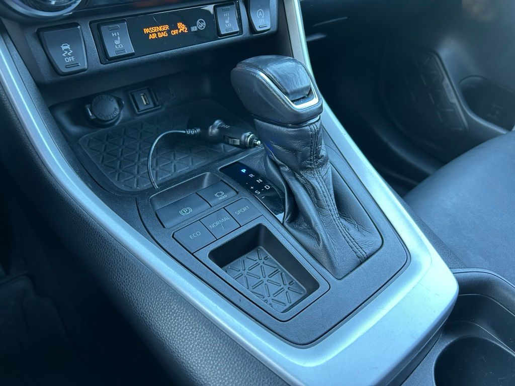 Thumbnail: 2021 Toyota RAV4 - 28