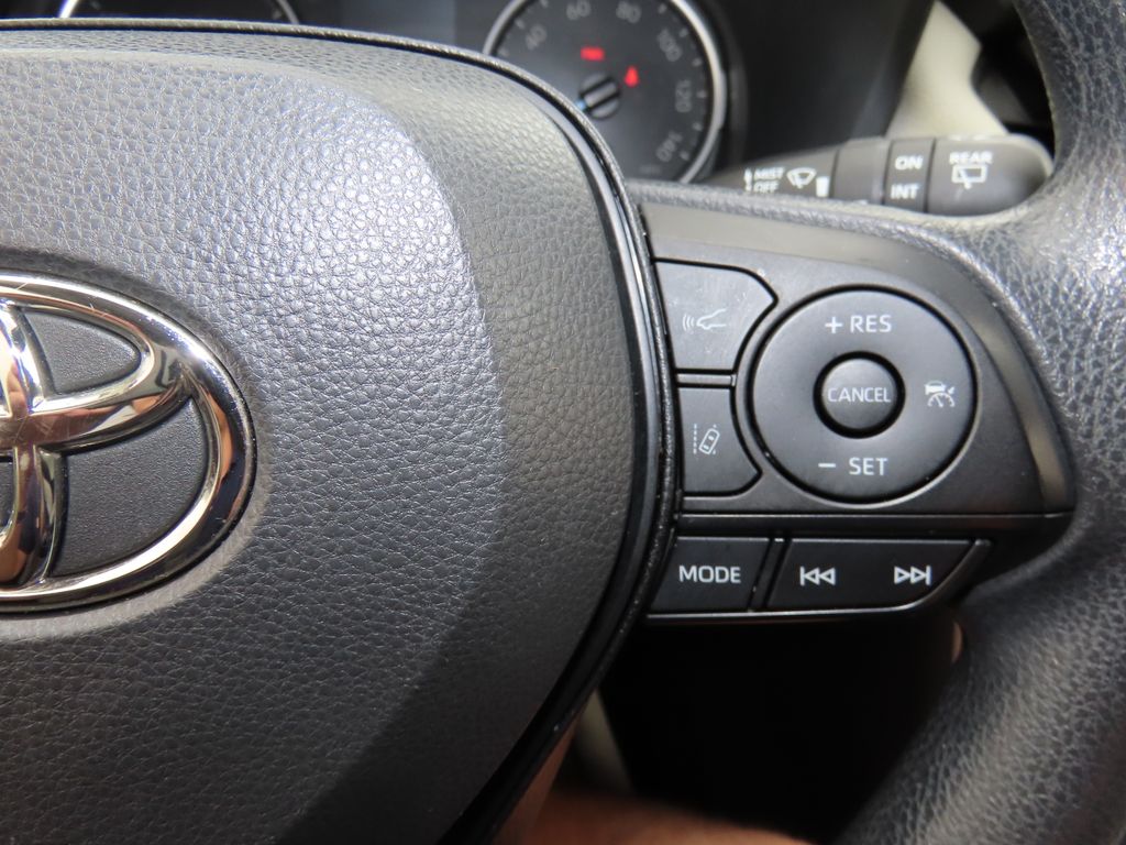 2022 Toyota RAV4 XLE 12