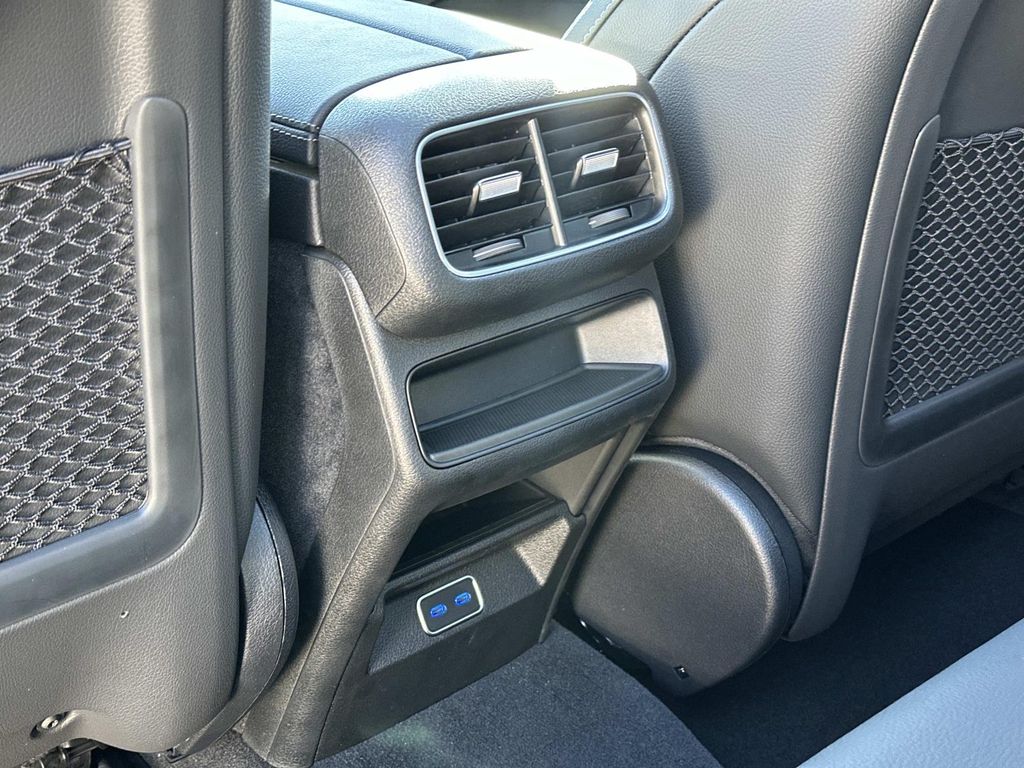 Thumbnail: 2026 Mercedes-Benz GLE - 18