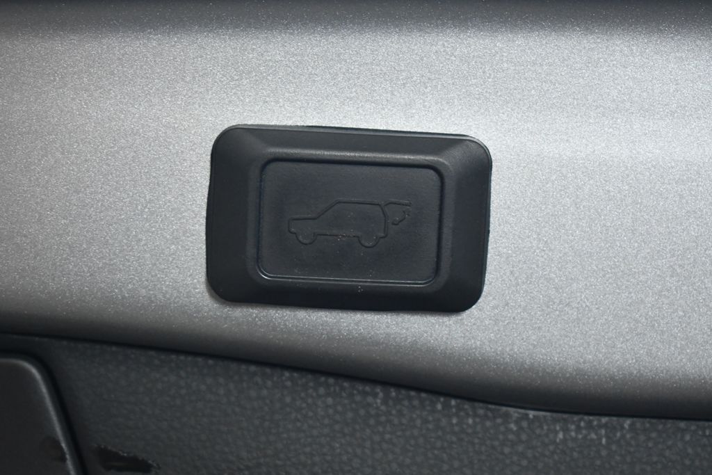 Thumbnail: 2021 Toyota RAV4 - 6
