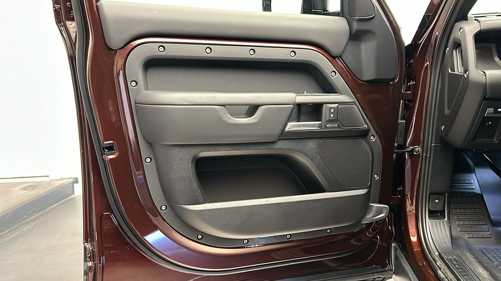 Thumbnail: 2025 Land Rover Defender - 11