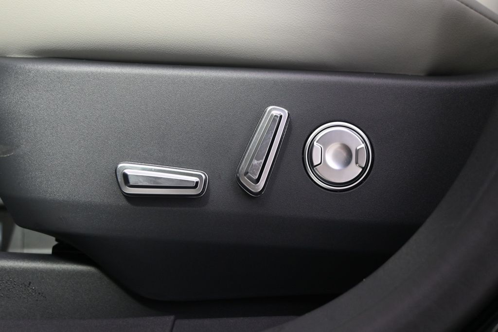 New 2026 Black Lincoln Premiere image 14