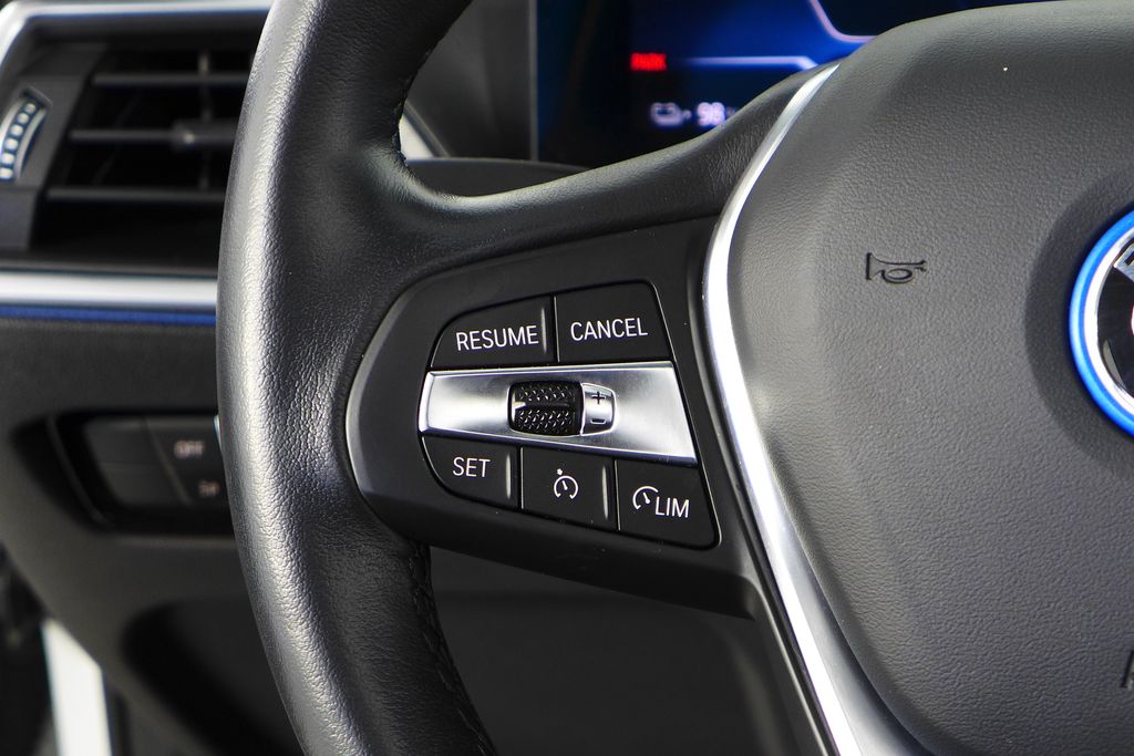 Thumbnail: 2023 BMW i4 - 30