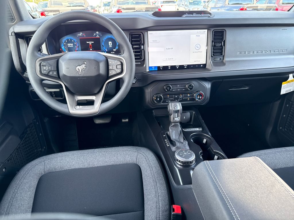 2025 Ford Bronco Base photo 3