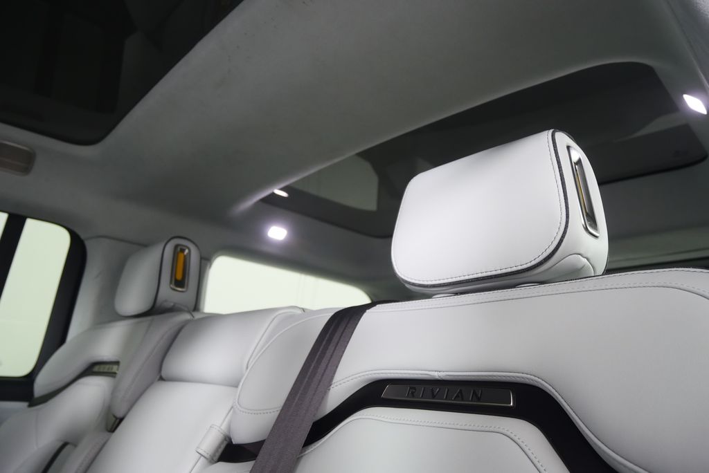 Thumbnail: 2023 Rivian R1S - 17