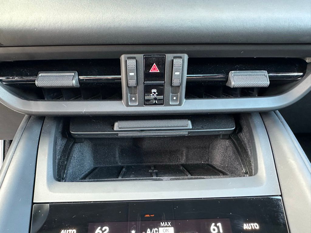 Thumbnail: 2025 Porsche Macan - 24