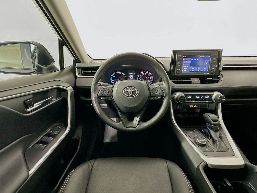 2022 Toyota RAV4 XLE 22