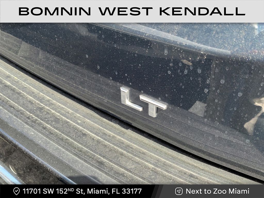 2021 Chevrolet Suburban LT photo