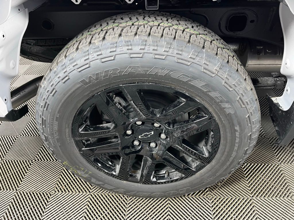 Thumbnail: 2026 Chevrolet Silverado 1500 - 17