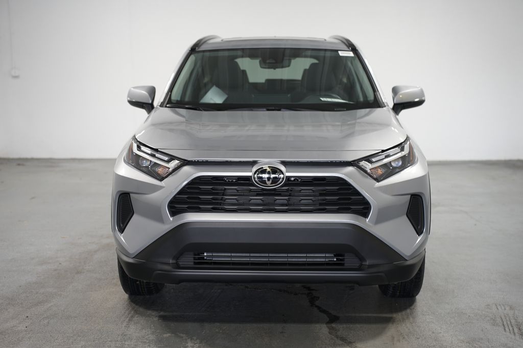 2025 Toyota RAV4 XLE 2
