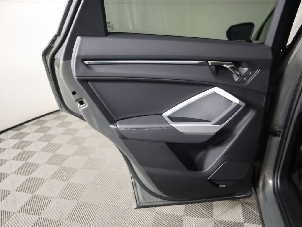 Thumbnail: 2025 Audi Q3 - 27