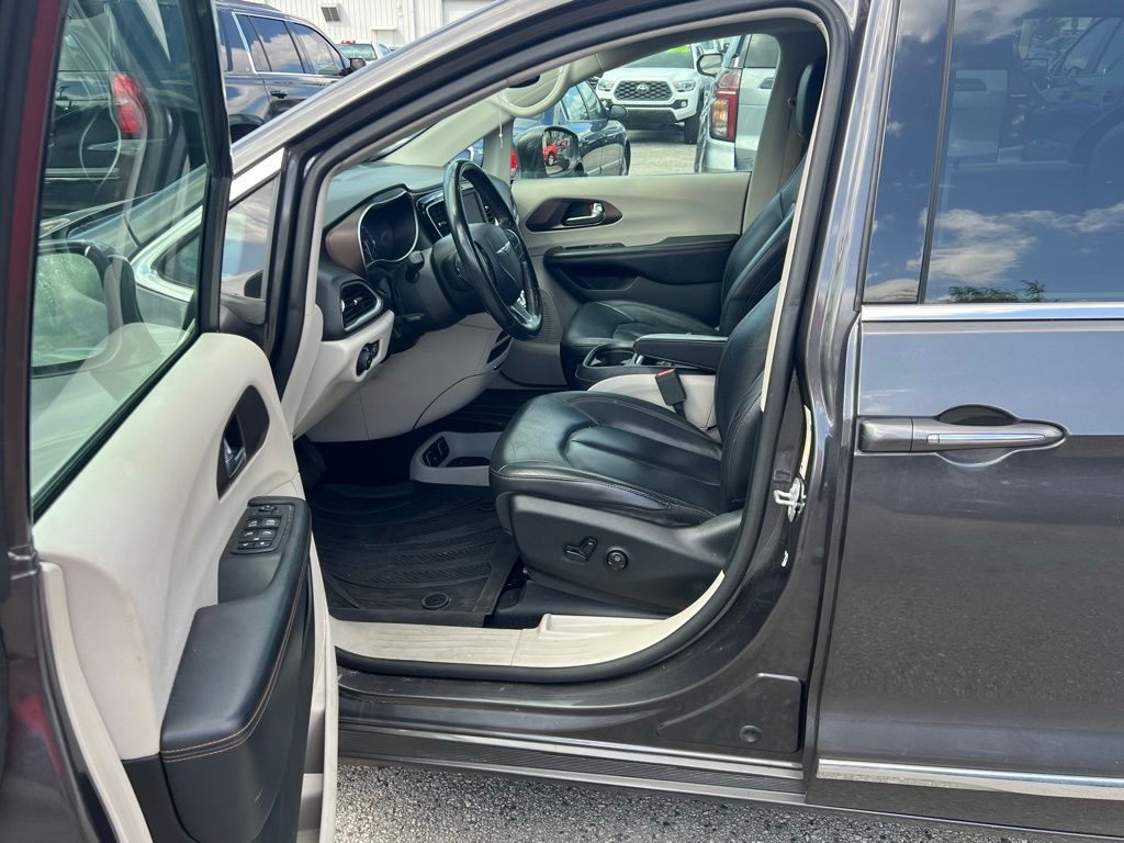 2019 Chrysler Pacifica Touring L 5