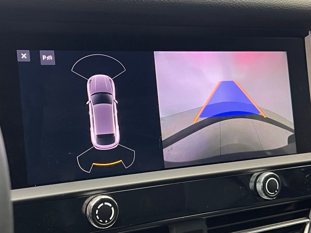 Thumbnail: 2023 Porsche Macan - 15