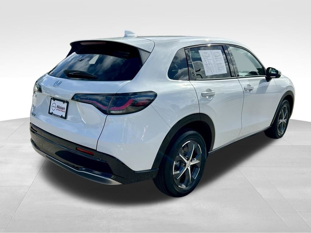 View vehicle photo 5