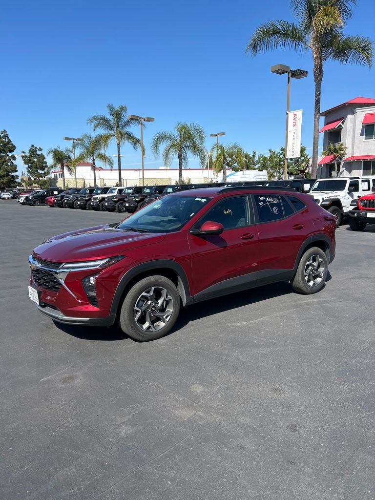 Red (Crimson) 2025 Chevrolet Trax LT FWD SUV / Crossover Front-Wheel Drive 6-Speed Automatic
