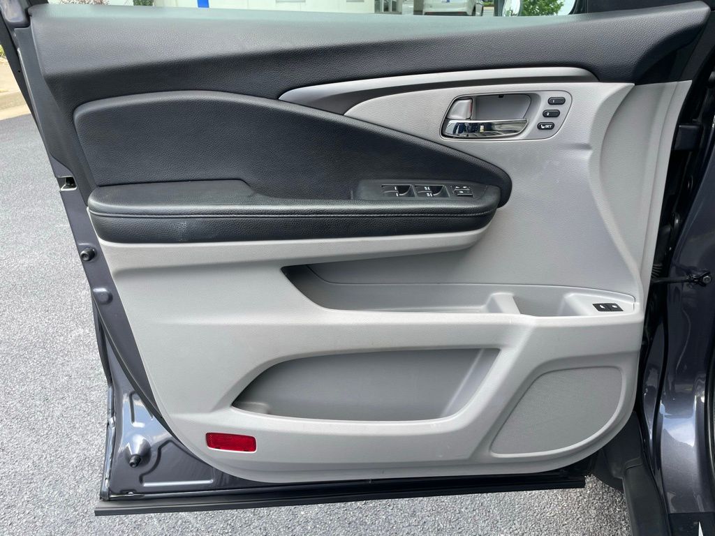 Thumbnail: 2019 Honda Pilot - 24