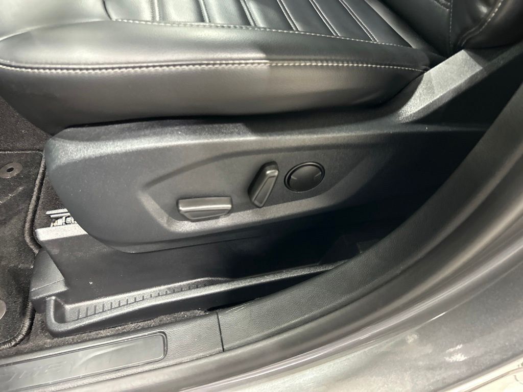 used 2024 Ford Edge car, priced at $29,917