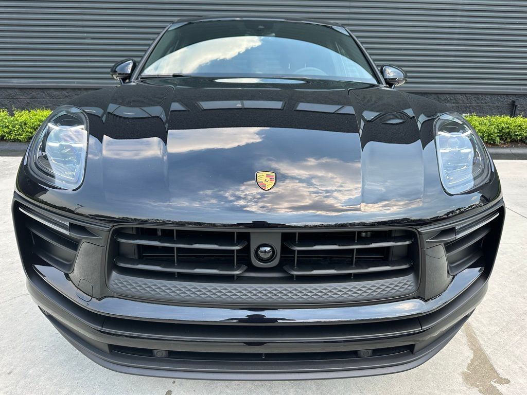 Thumbnail: 2026 Porsche Macan - 7