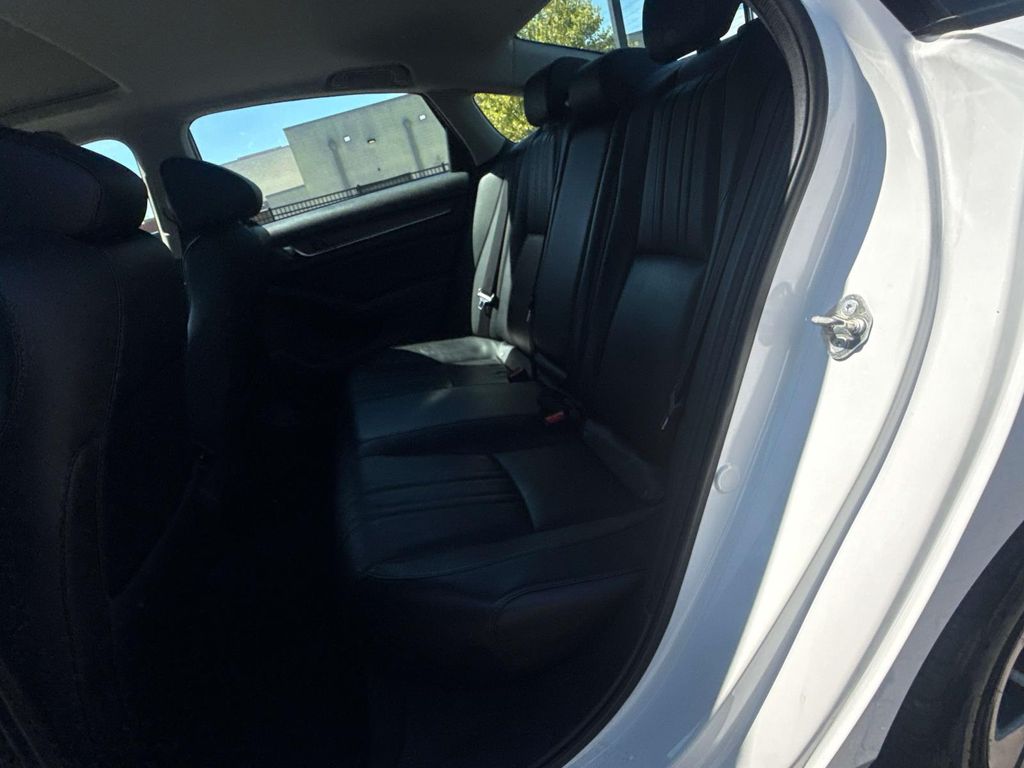Used 2018 White Honda EX-L image 23
