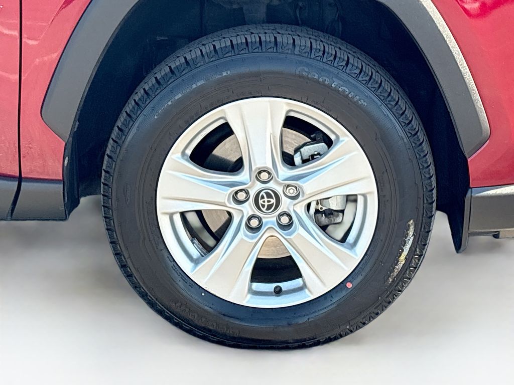 Thumbnail: 2020 Toyota RAV4 - 31