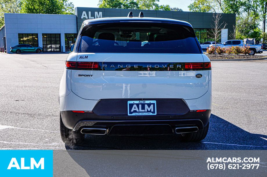Used 2023 White Land Rover SE image 11