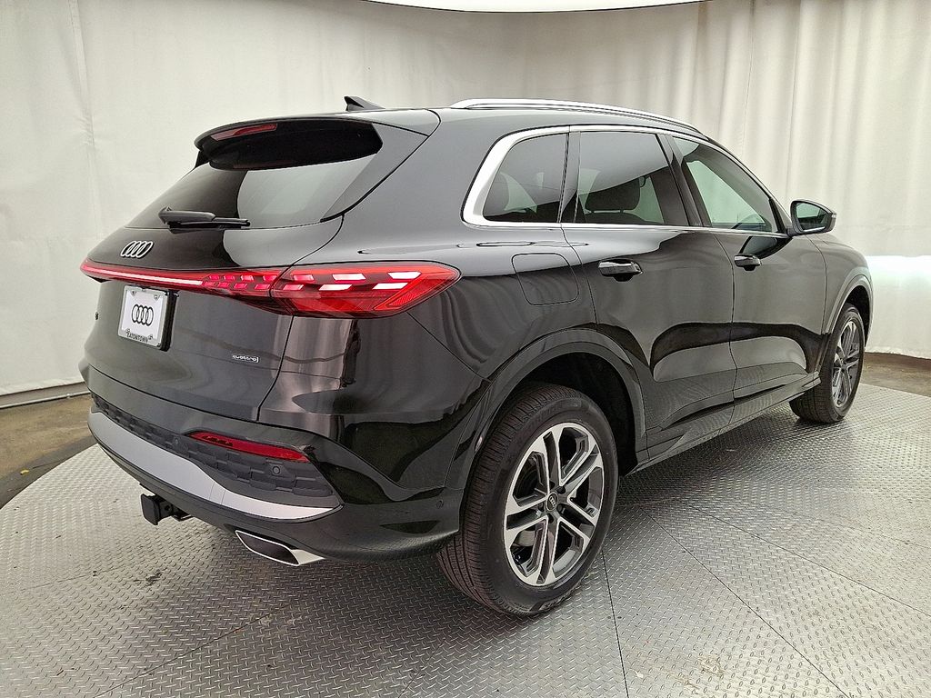 Thumbnail: 2025 Audi Q5 - 3