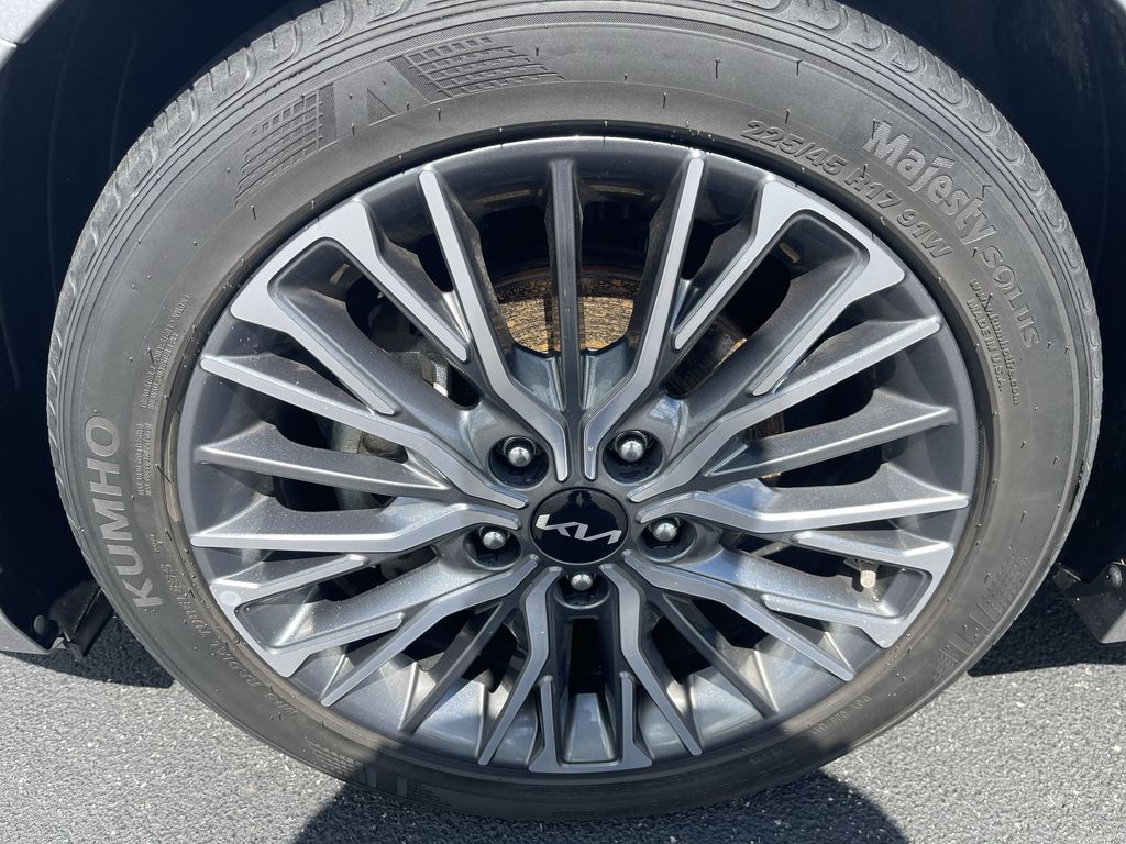Certified Used 2022 Gray Kia GT-Line image 13
