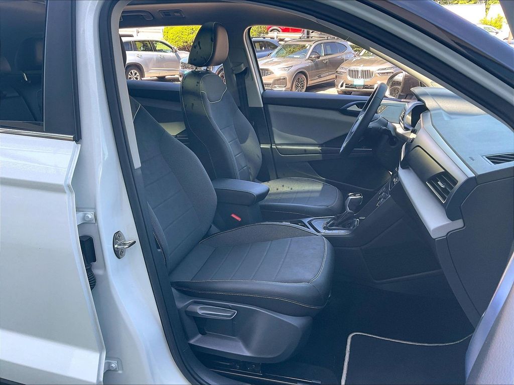 2023 Volkswagen Taos — photo 11