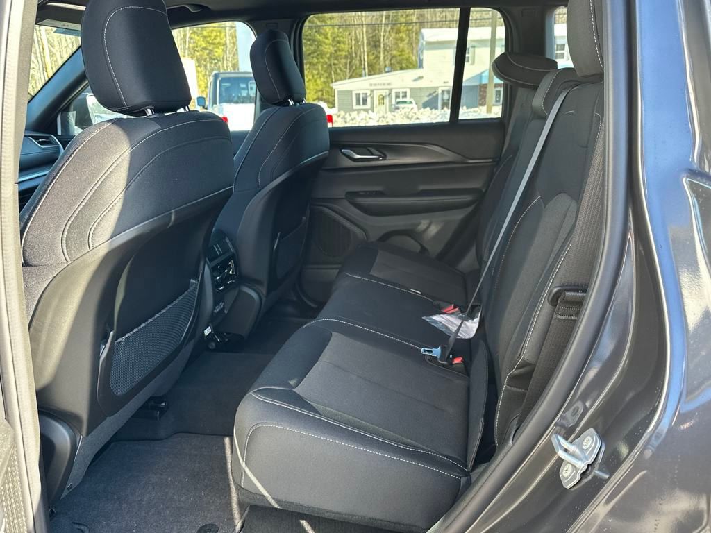 2025 Jeep Grand Cherokee Laredo photo 22