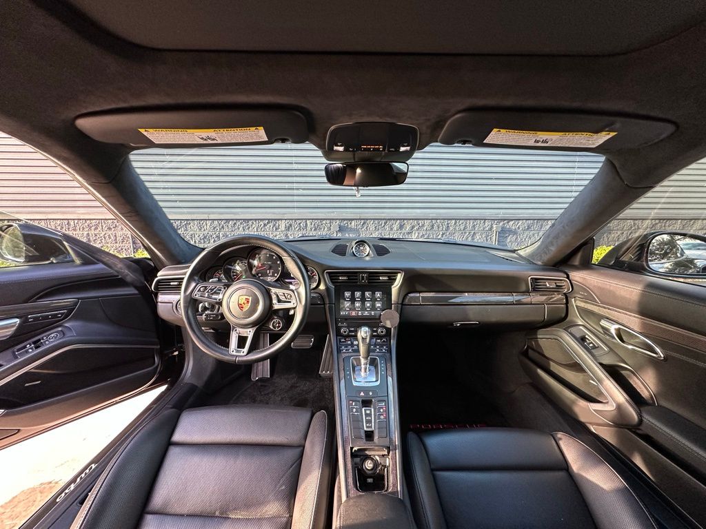 Thumbnail: 2017 Porsche 911 - 6