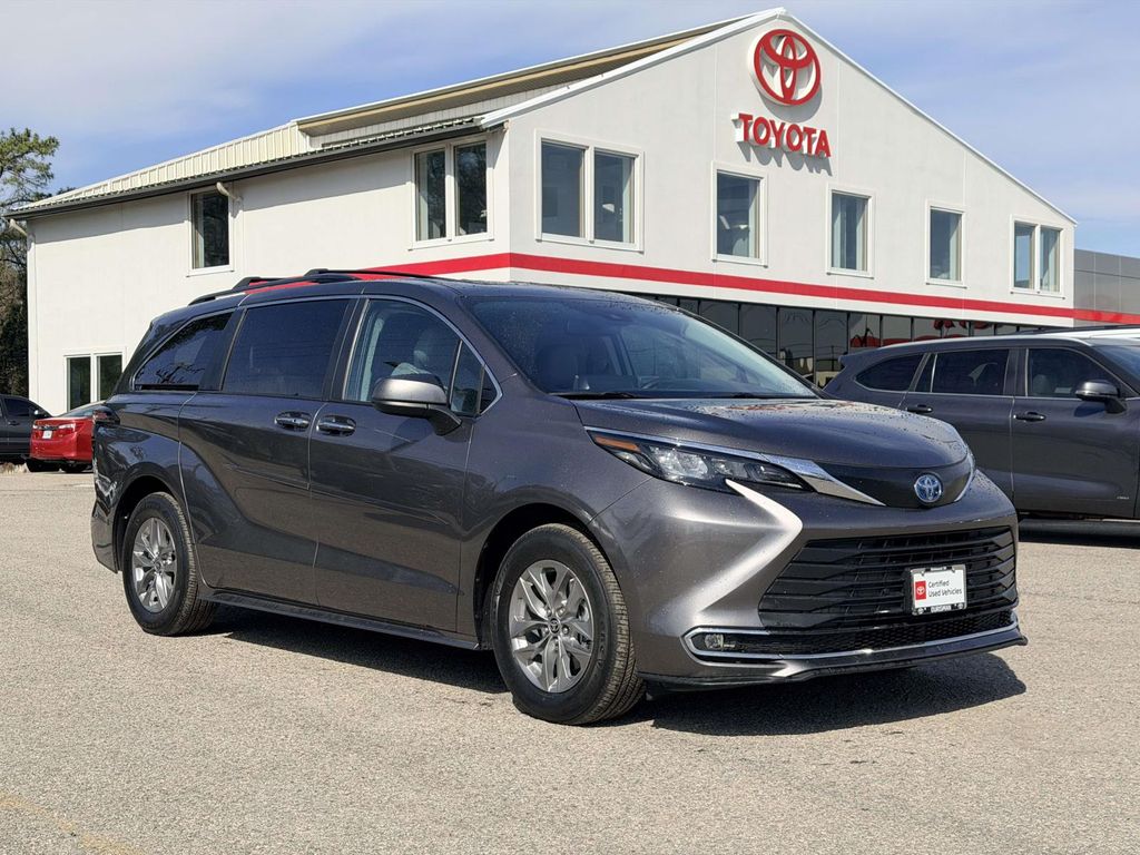 2024 Toyota Sienna XLE 7-Passenger AWD