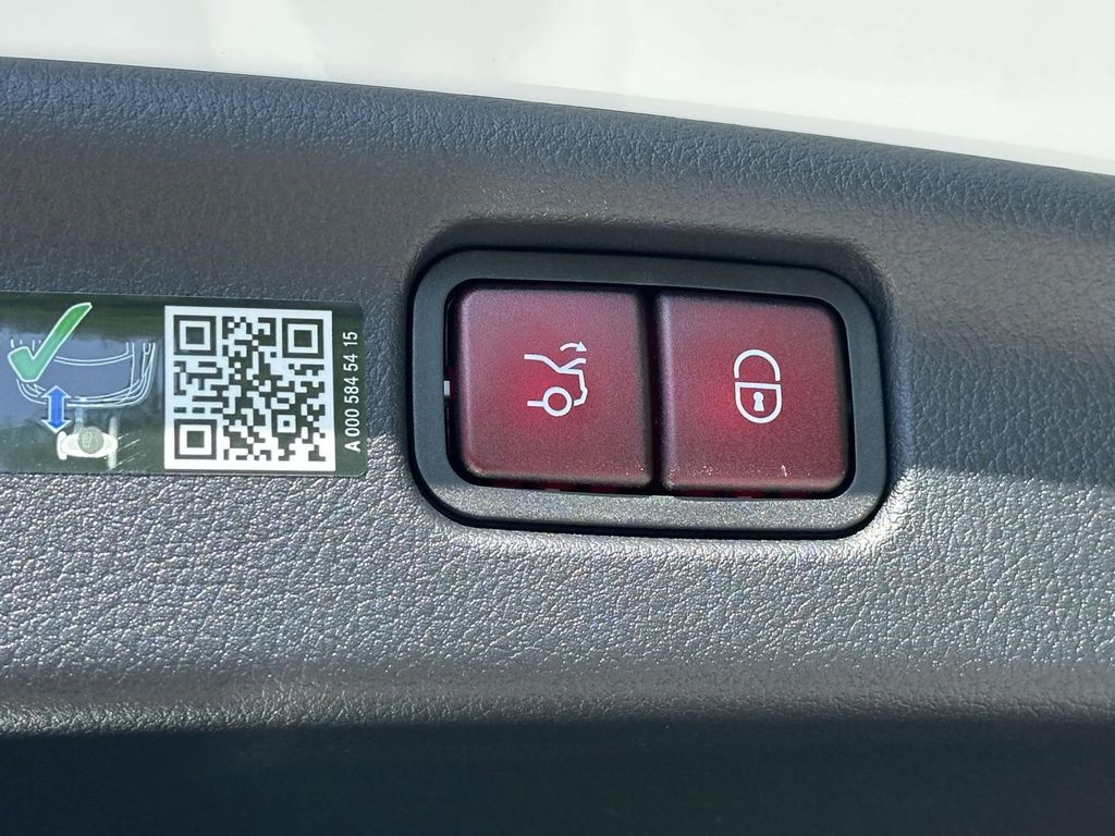 Thumbnail: 2025 Mercedes-Benz C-Class - 20